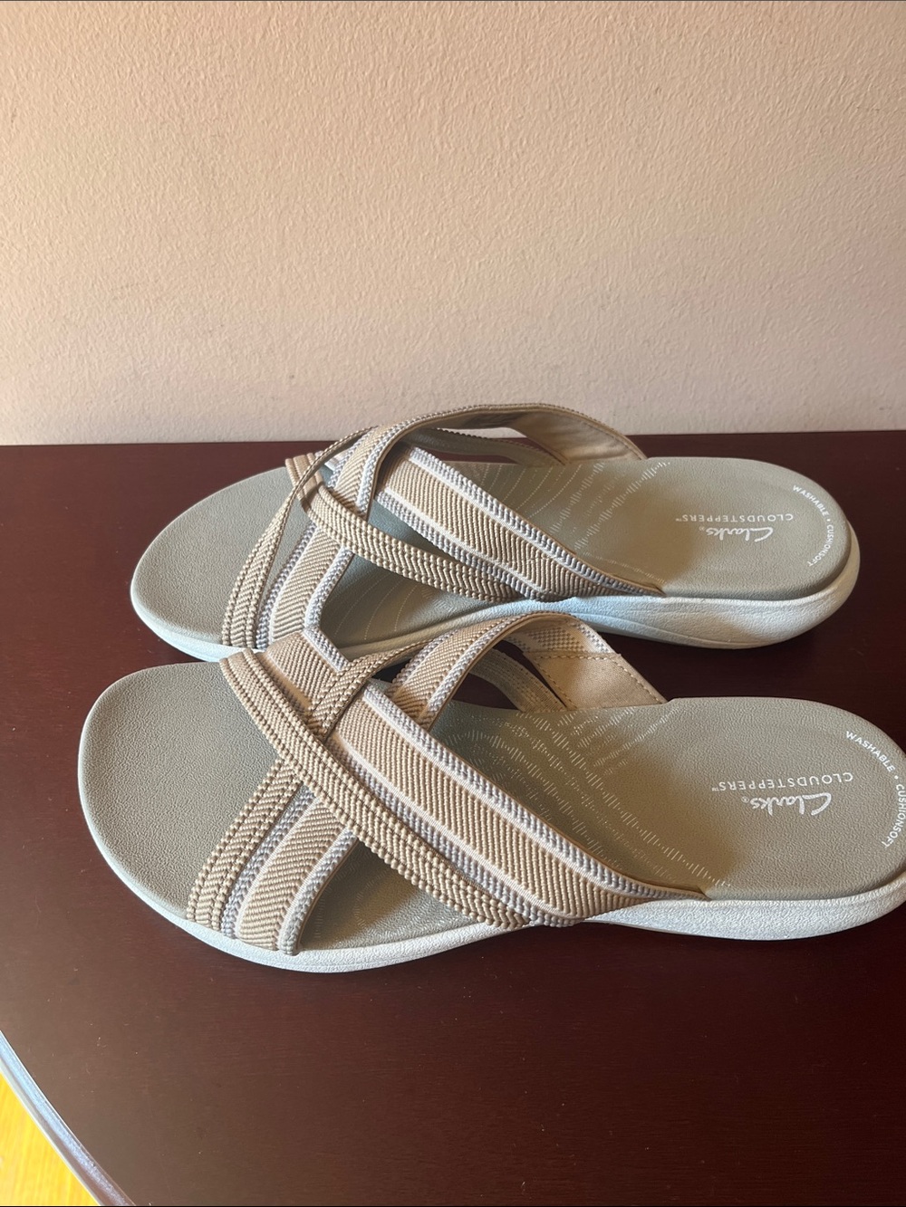 Clarks Tan Crisscross Comfort Slide Sandals Cloud Steppers NIB - Picture 4 of 8
